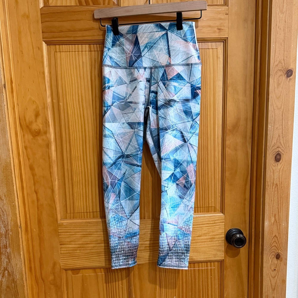EVOLUTION + CREATION | Geometric Patterned Leggings